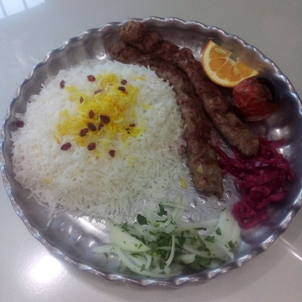 چلوکباب کوبیده دو سیخ